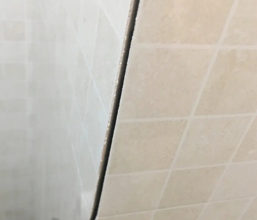 勐腊瓷砖空鼓维修公司分享阳台瓷砖脱落的修复过程可以分为以下几个步骤